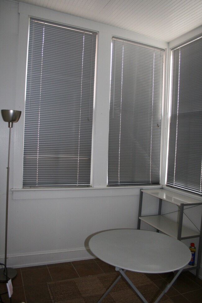 Sunroom \ Breakfast Room - 426 Shepherd St NW