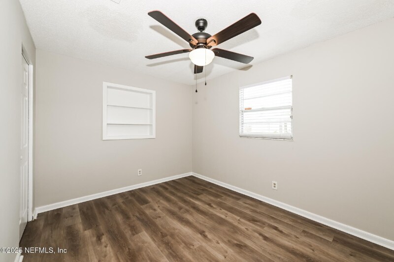 Building Photo - 10198 Luana Dr N