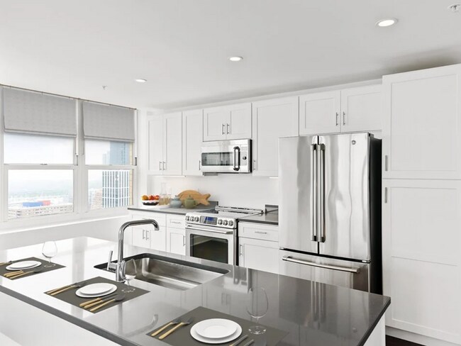 Primary Photo - 52 Bay St