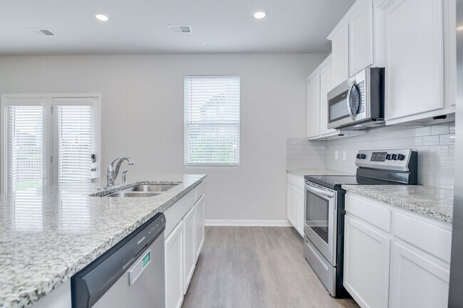 Building Photo - 4 Bedroom Minutes from Fort Eisenhower!