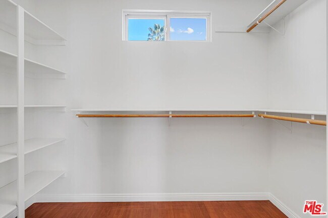 Building Photo - 1411 Cloverfield Blvd