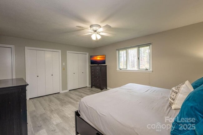 Building Photo - 102 Arbor Ln