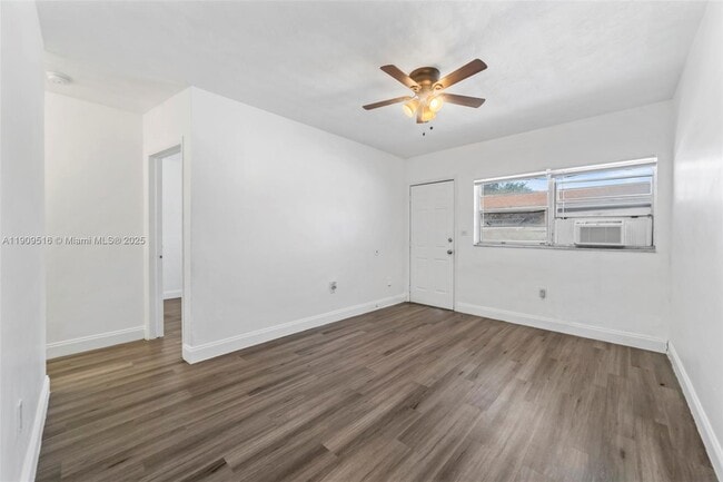 Building Photo - 15940 NE 19th Ct