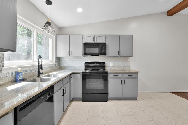 Building Photo - 21 Gambrel Oak Pl