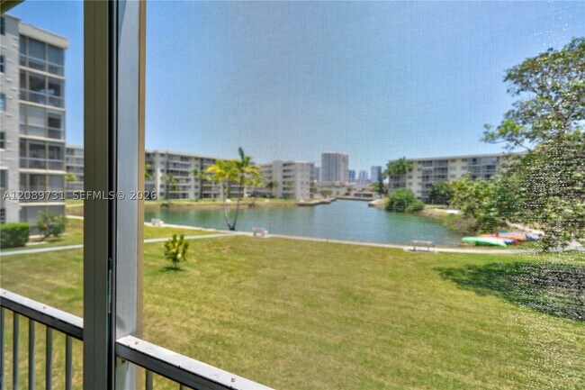 Building Photo - 2851 Leonard Dr