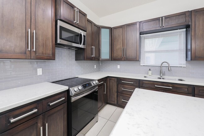 Building Photo - 2319 Palos Lp