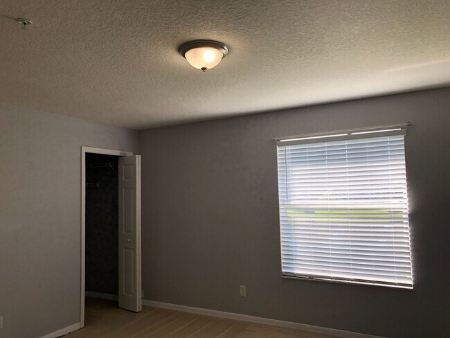 Building Photo - 13492 Applerose Ln