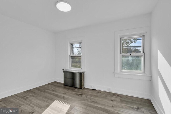 Building Photo - 28 Bond St