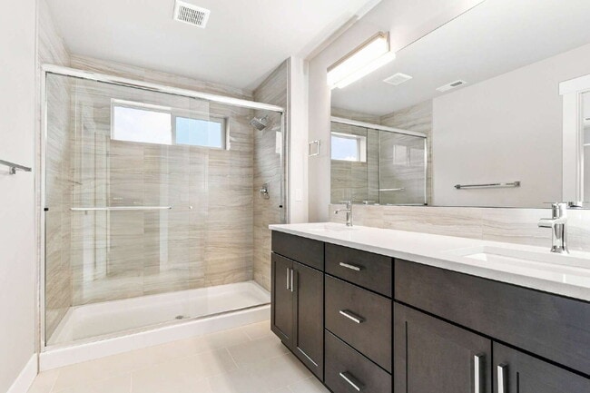 Building Photo - Spacious 4-Bedroom Townhome in Lake Stickney – Lynnwood- Available NOW for RENT