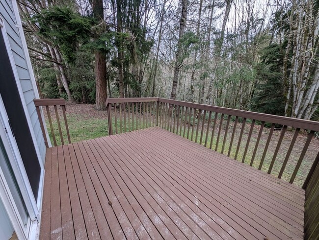 Building Photo - Large Duplex on Quiet Dead-End Street with 2-Car Garage, Washer & Dryer Provided