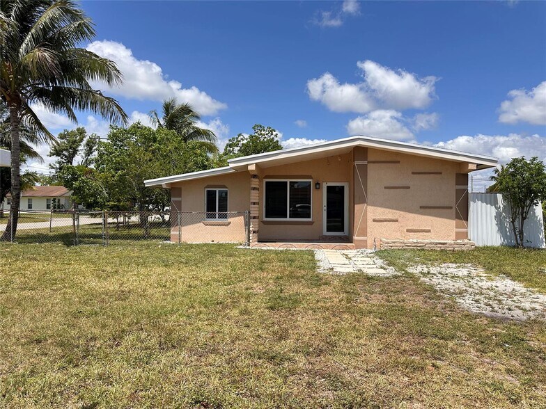 Primary Photo - 17150 NE 4th Pl