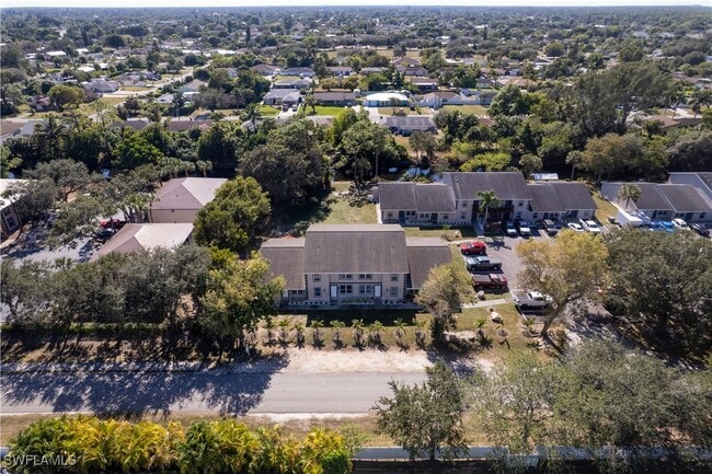 Building Photo - 5453 16th Pl SW