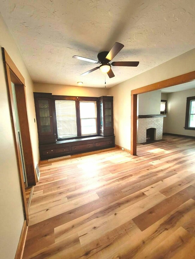 Building Photo - 1303 Lakeland Ave