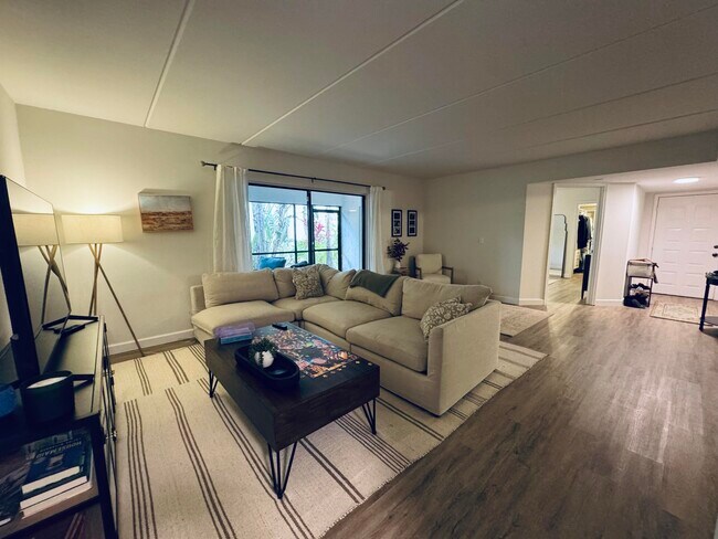 Building Photo - 12260 Sag Harbor Ct