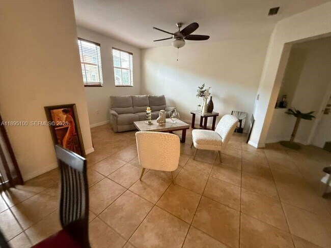 Building Photo - 8800 NW 107 Ct