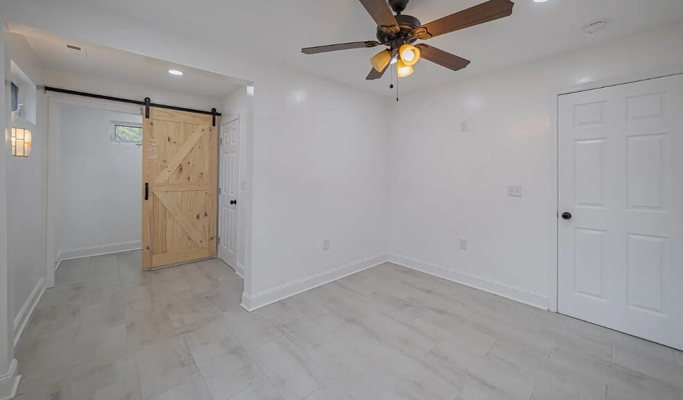 Building Photo - 830 Market St