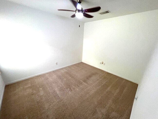 Building Photo - 2450 Parkwood Ln