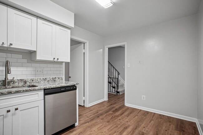 Building Photo - 5128 Cliffhaven Dr