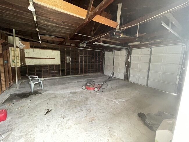 Building Photo - 317 15th Ave N