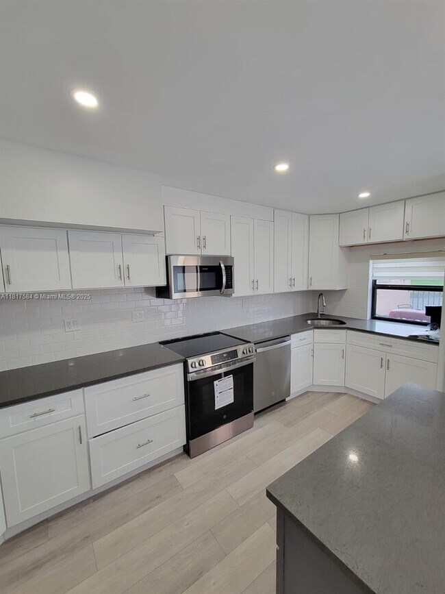Building Photo - 9123 NW 38th Dr