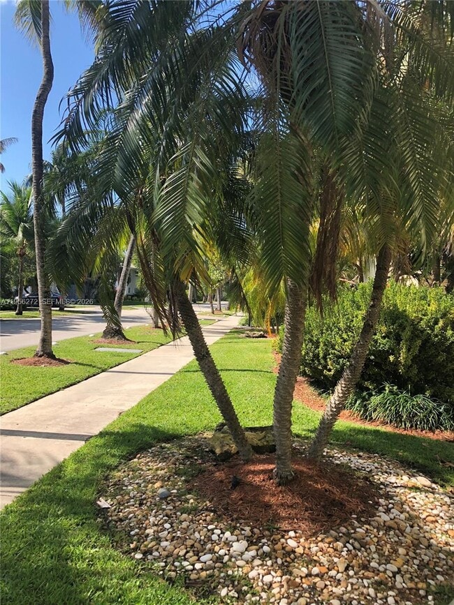 Building Photo - 255 Sunrise Dr