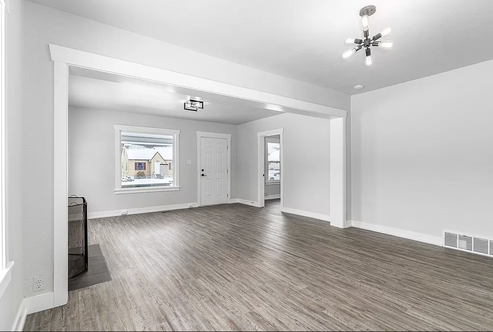 Main living room - 919 E Everett Ave