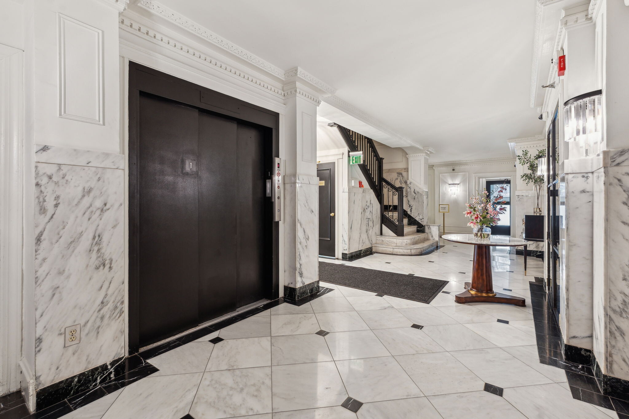 Building Photo - 2201 Chestnut St