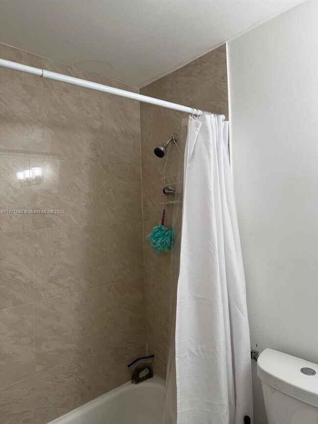 Building Photo - 3582 NE 171 St