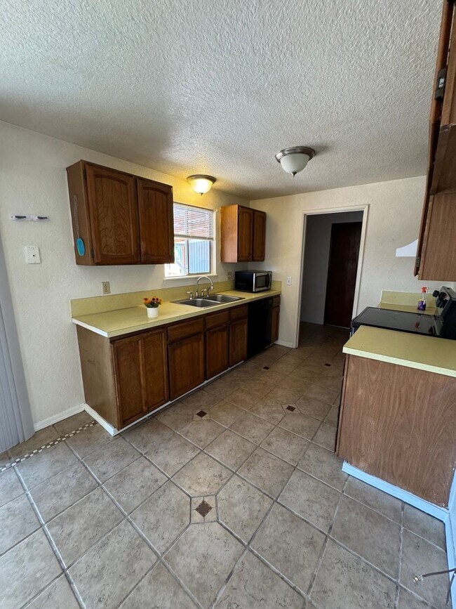 Building Photo - 3863 Bourne St