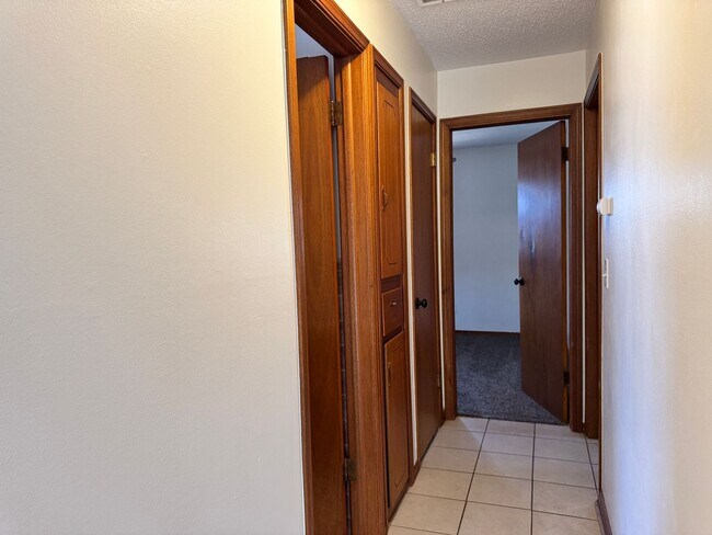 Building Photo - Lovely Brick Home in NW OKC near Lake Hefner