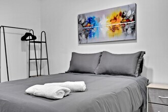 Building Photo - 2610 SW 31st Ave