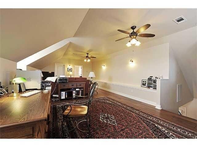Building Photo - 644 Newport Dr