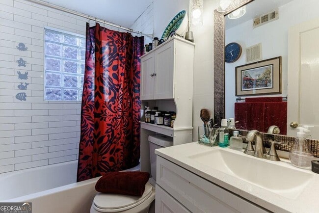 Building Photo - 1280 Stillwood Dr NE