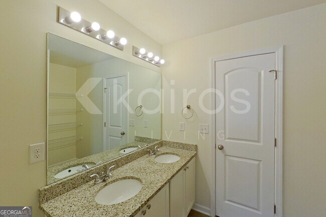 Building Photo - 232 Fox Chase Wy