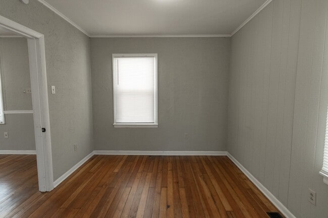 Building Photo - Cute Central Columbia Home