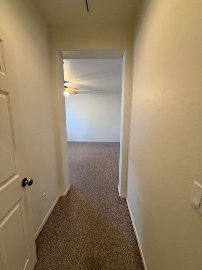 Building Photo - Reduced!!!  Beautiful 2-bedroom 2 Bath with Den in Mountain Gate Contact Property Pros