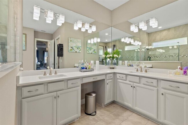 Building Photo - 54 N Riverwalk Dr