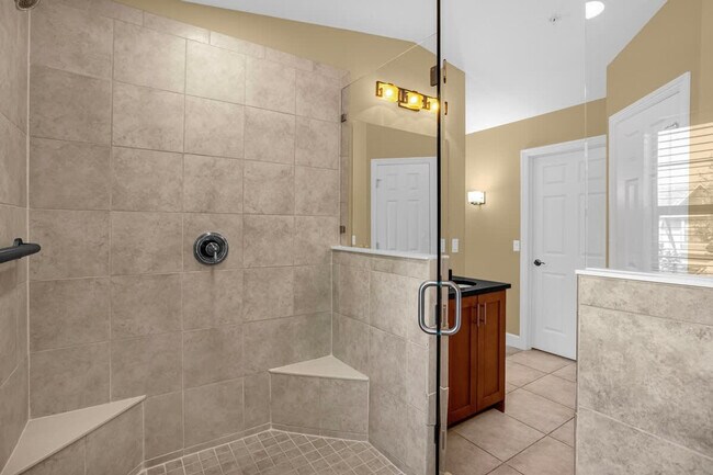 Building Photo - 14590 Damai Ln