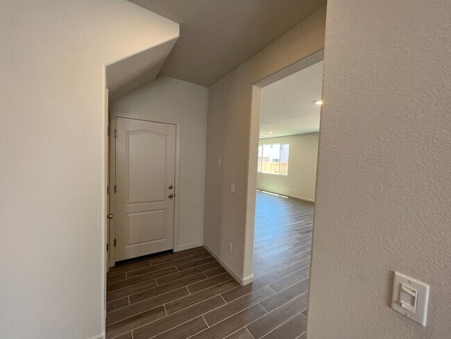 Building Photo - 4-bedroom two story plus a bonus loft!