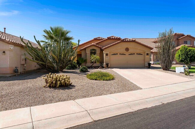 Building Photo - Gorgeous fully furnished home in Gilbert w...