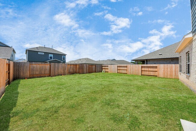 Building Photo - 2715 Crested Creek Ln