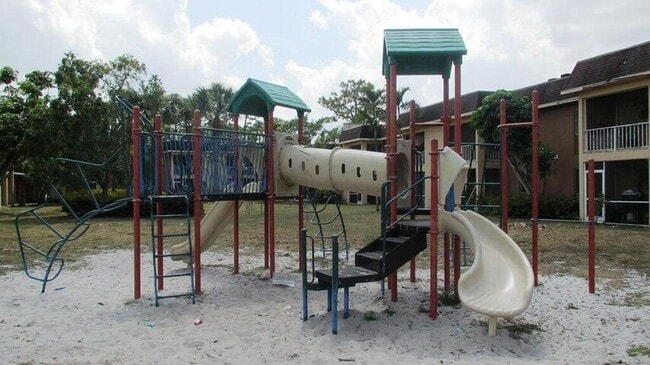 Building Photo - 6066 Forest Hill Blvd