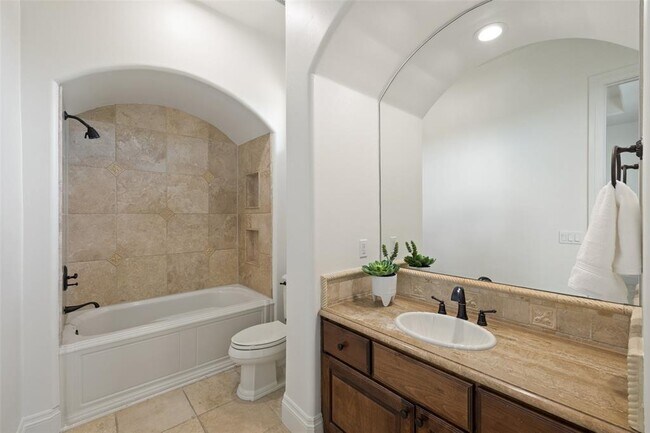 Building Photo - 4805 Mirador Dr