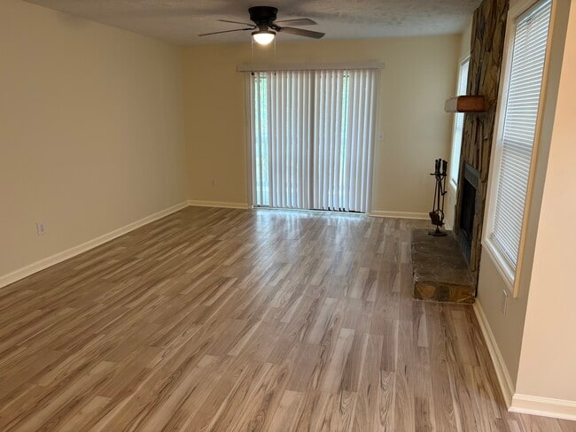 Building Photo - 6804 Willowbrook Dr