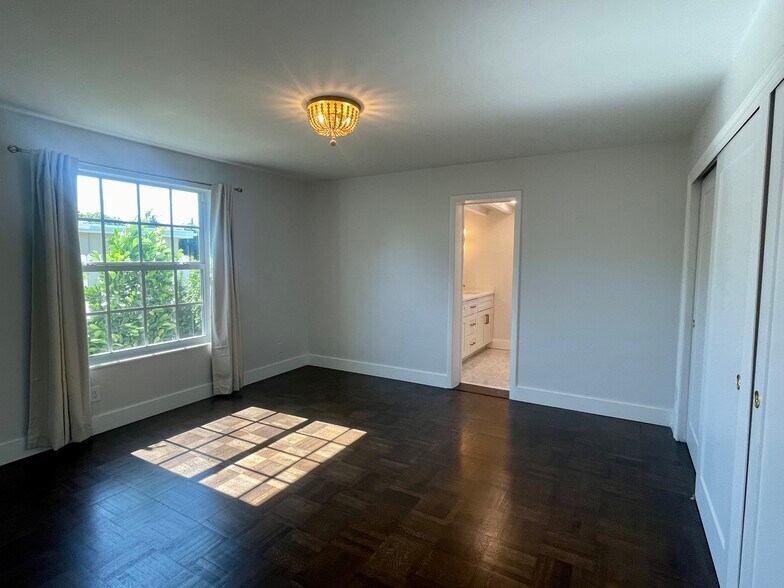 Building Photo - 360 Alhambra Pl