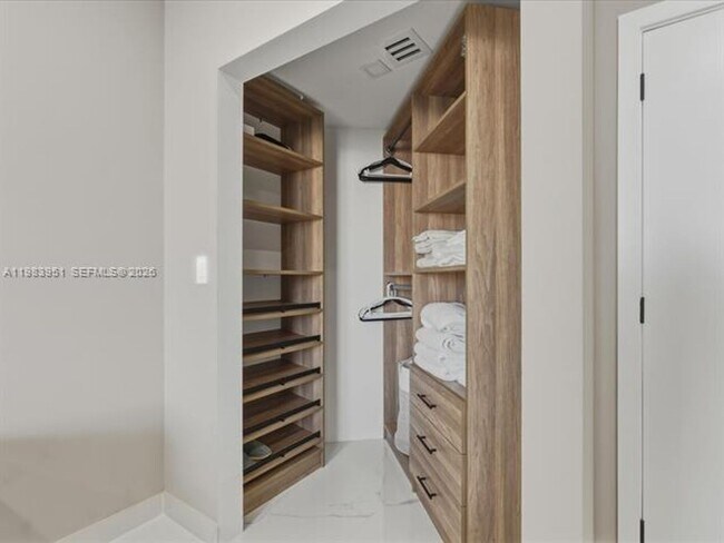 Building Photo - 3000 Island Blvd