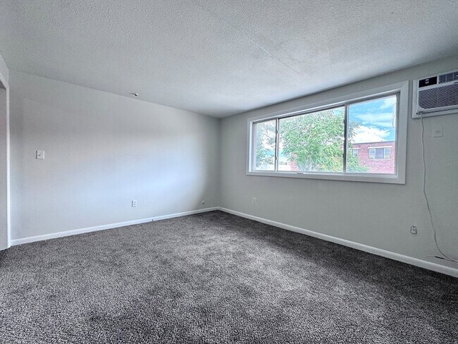 Building Photo - 50-58 Walnut Street Unit 14