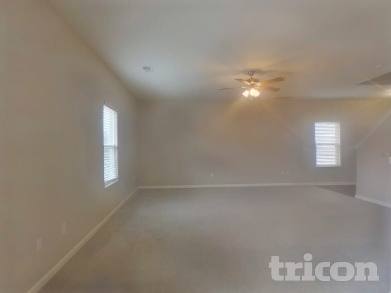 Building Photo - 1332 Waylon Ave