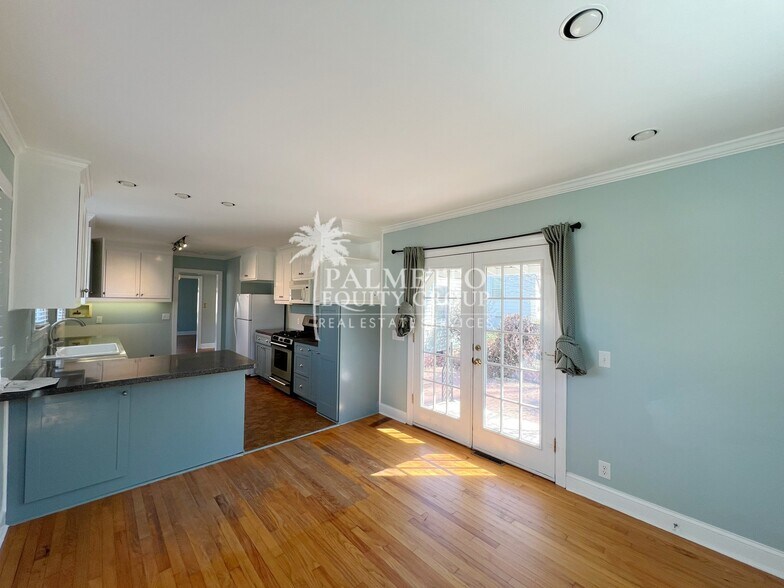 Building Photo - 1313 Cardinal Pl