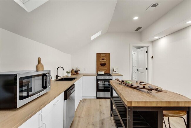 Building Photo - 901 Argonne Ave NE